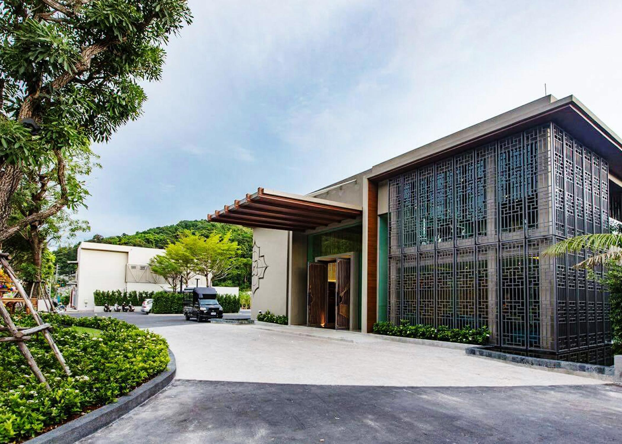 Fusion Suites Phuket Patong Exterior foto The main entrance of the museum