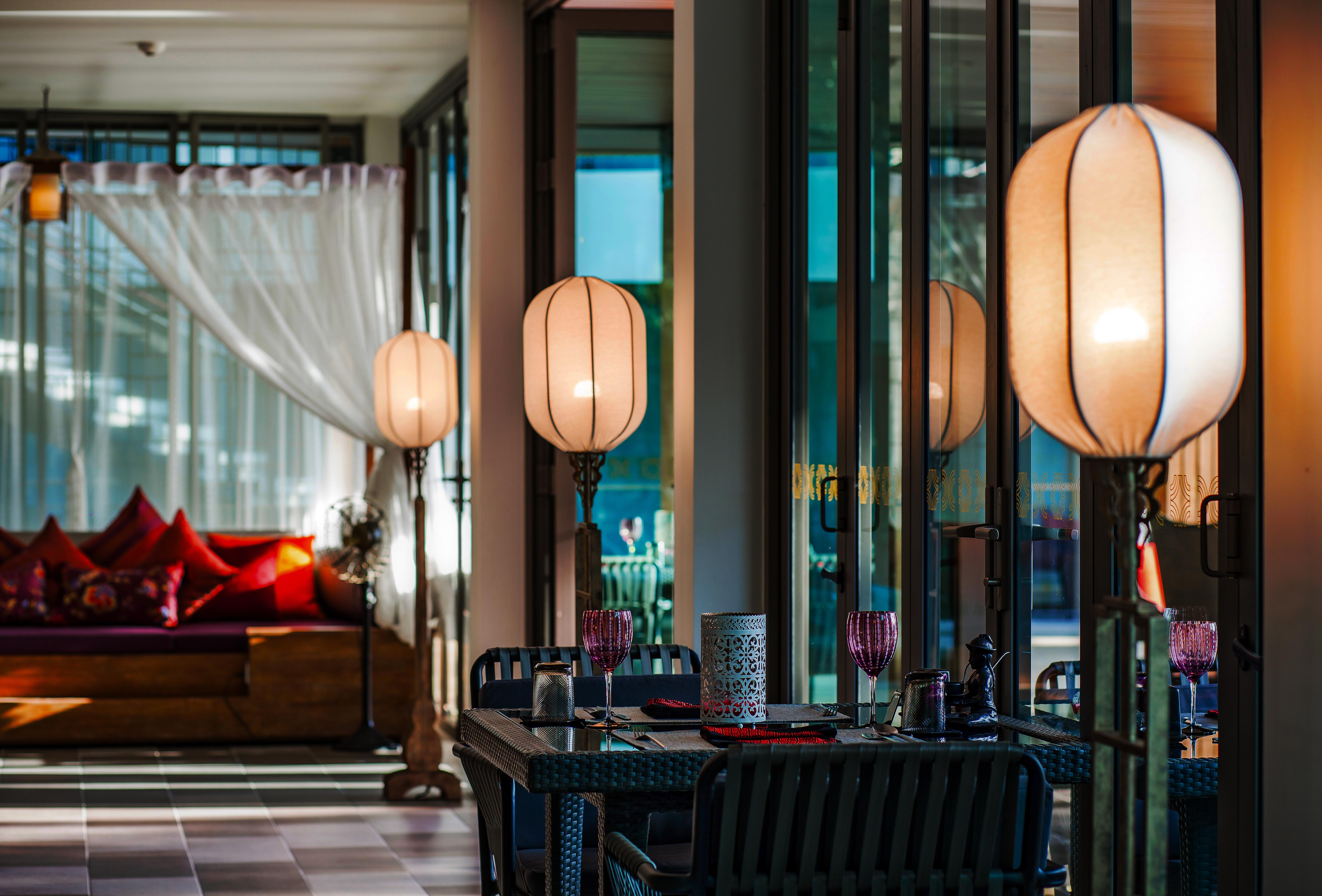 Fusion Suites Phuket Patong Exterior foto The interior of the restaurant