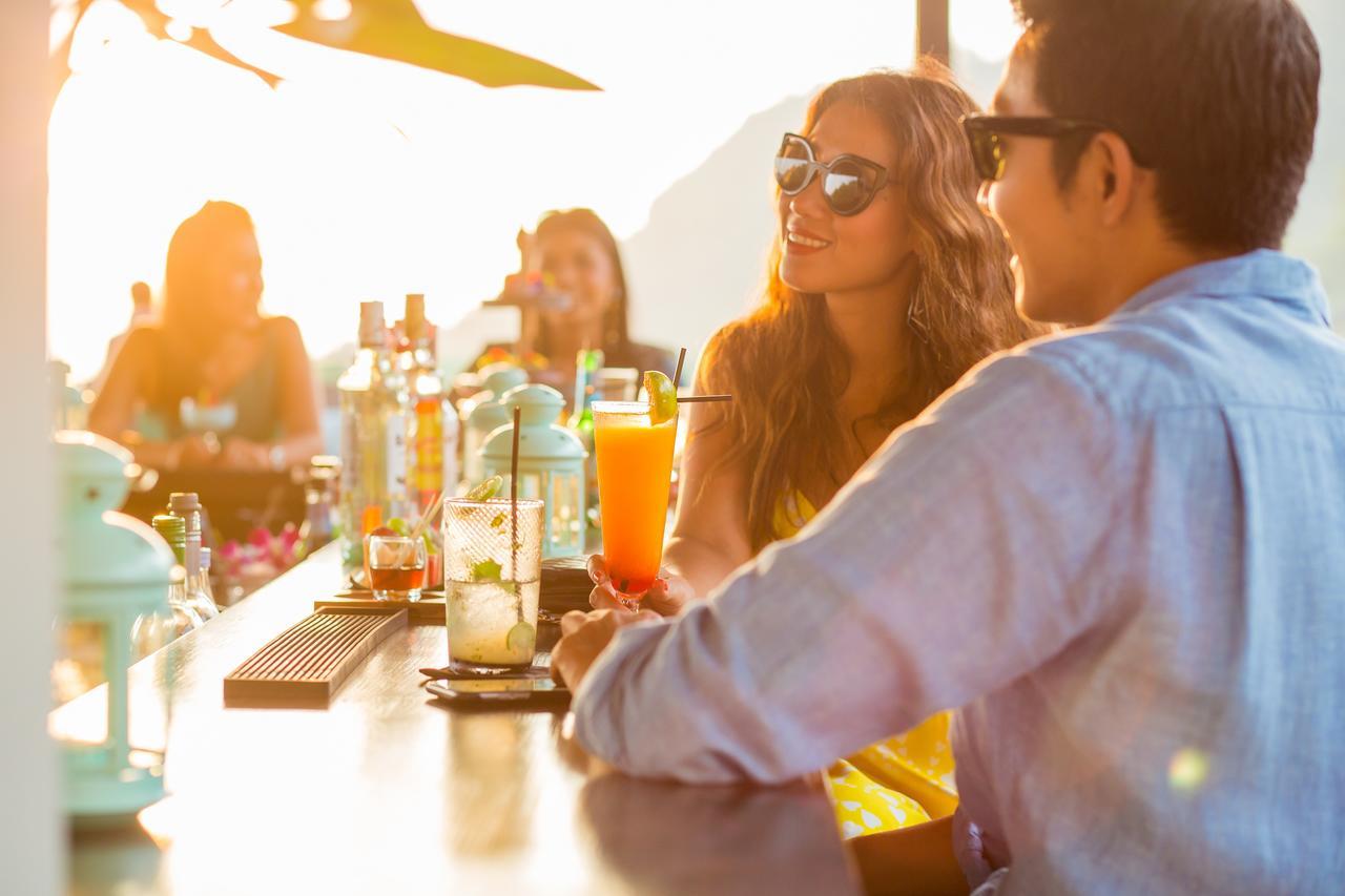 Fusion Suites Phuket Patong Exterior foto The bar at the 1011 Hotel